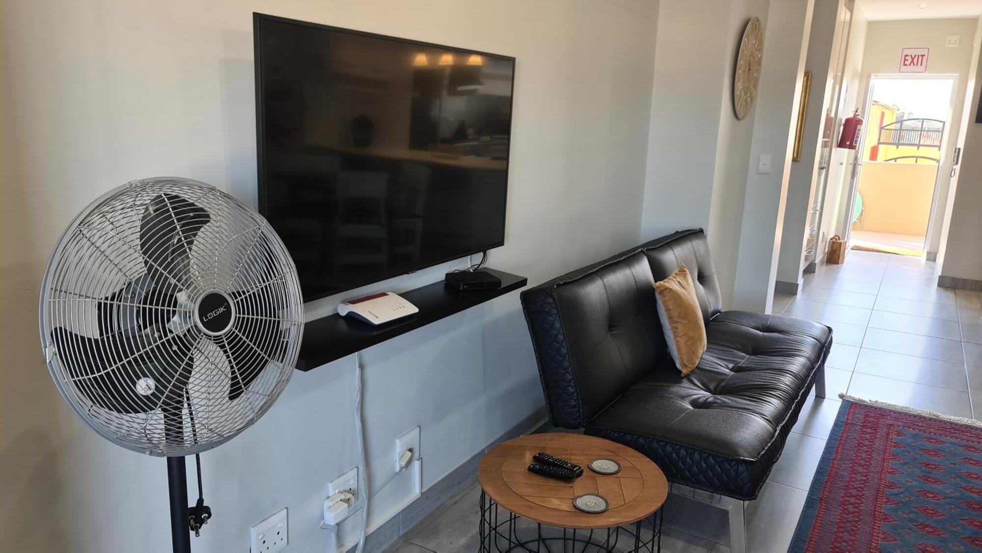 Appartamento Bright & Stylish Self Catering Swakopmund Cbd Esterno foto
