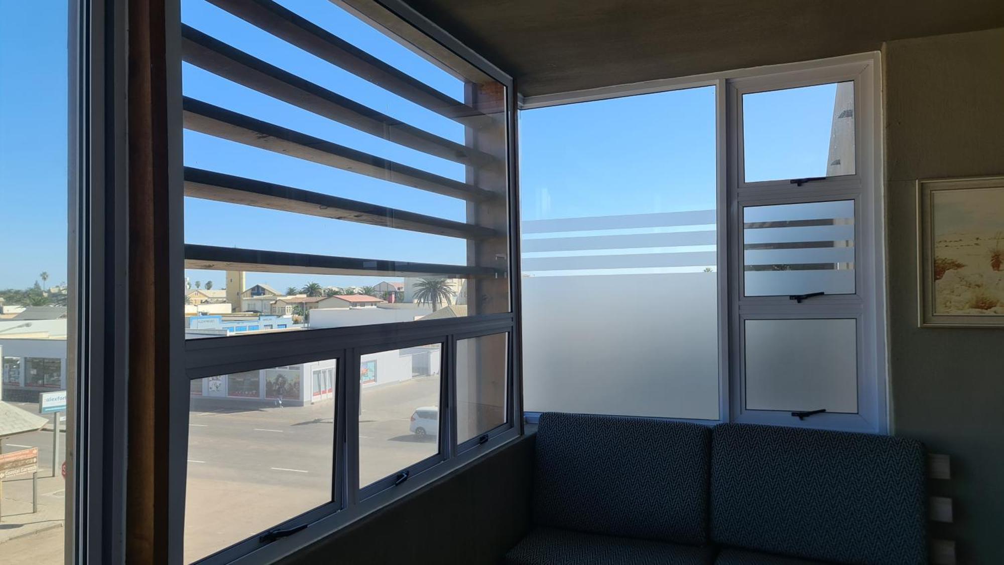 Appartamento Bright & Stylish Self Catering Swakopmund Cbd Esterno foto