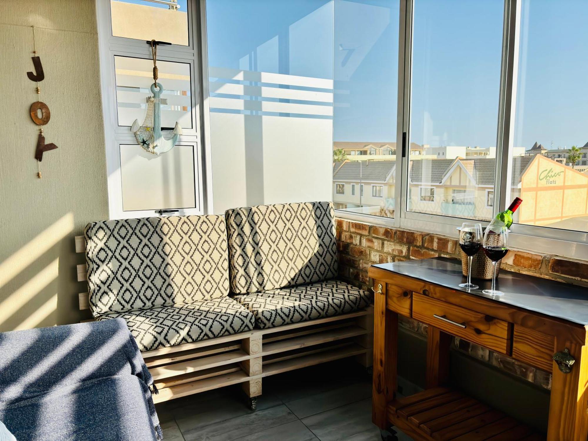 Appartamento Bright & Stylish Self Catering Swakopmund Cbd Esterno foto