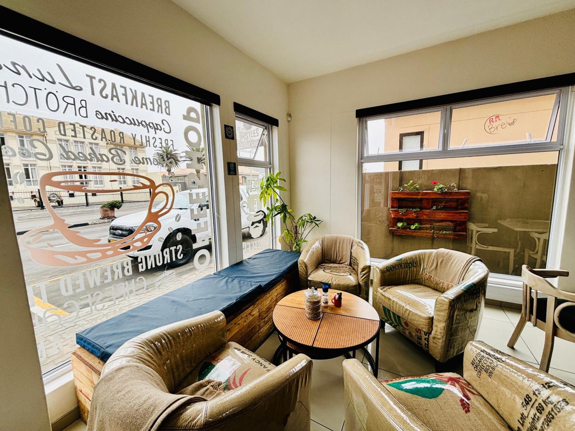 Appartamento Bright & Stylish Self Catering Swakopmund Cbd Esterno foto