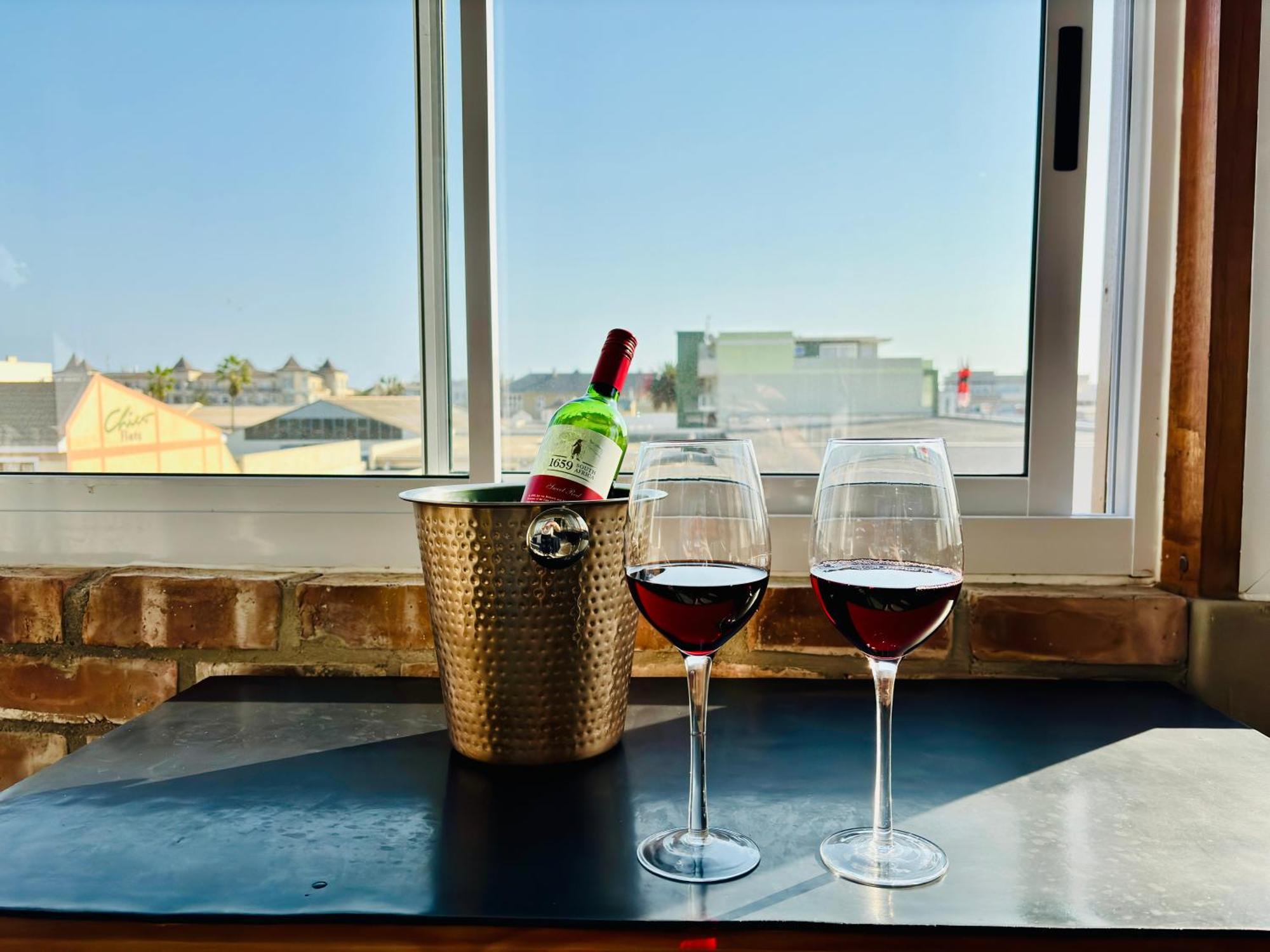 Appartamento Bright & Stylish Self Catering Swakopmund Cbd Esterno foto