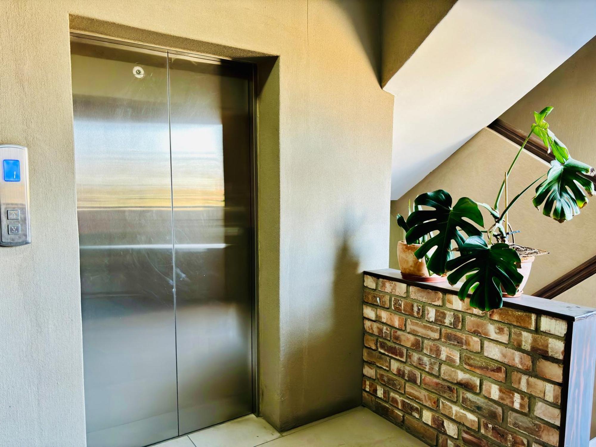 Appartamento Bright & Stylish Self Catering Swakopmund Cbd Esterno foto